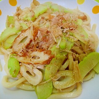 隼人瓜とえのき竹輪の和風焼きうどん